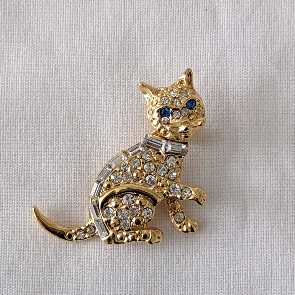 1 1/2" Vintage Cat Brooch pin with clear rhinestone over body and blue eyes.